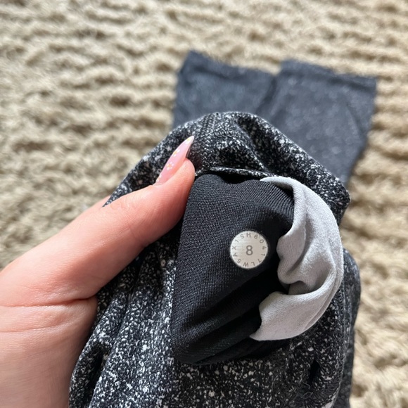 Lululemon leggings in great condition. Super soft and super comfortable - Picture 3 of 4